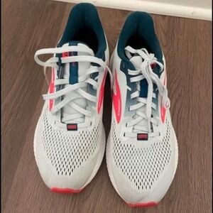 Women’s Brooks Tennis Shoes